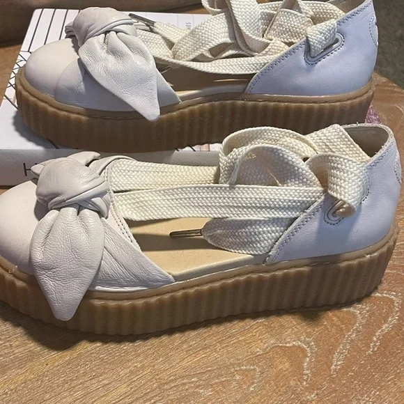 Puma x fenty bow creeper puma. Size 5.5 cream color. Like New - Picture 3 of 5